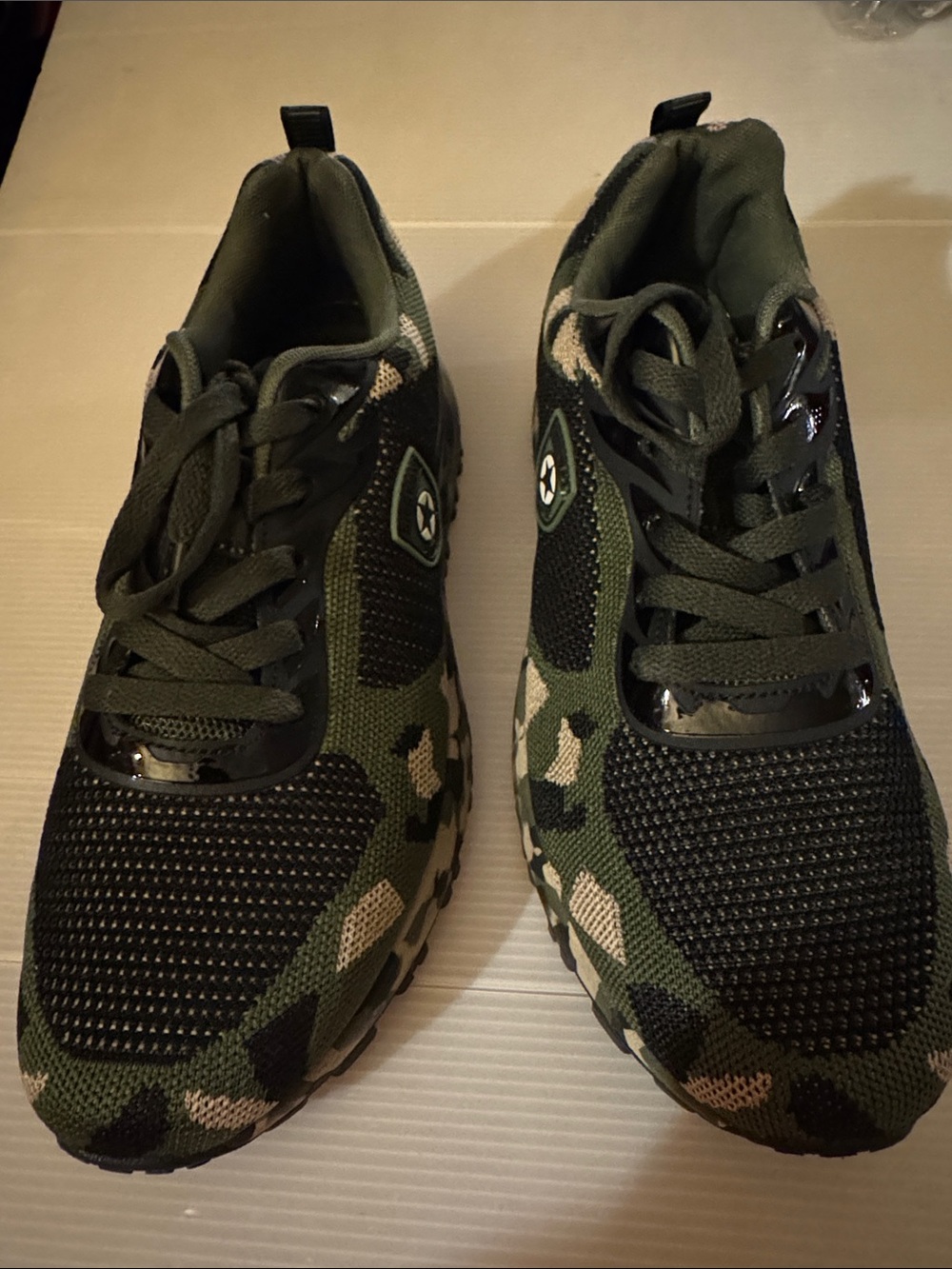 Men’s Lace-up Camouflage Athletic Sneakers - Picture 2 of 7
